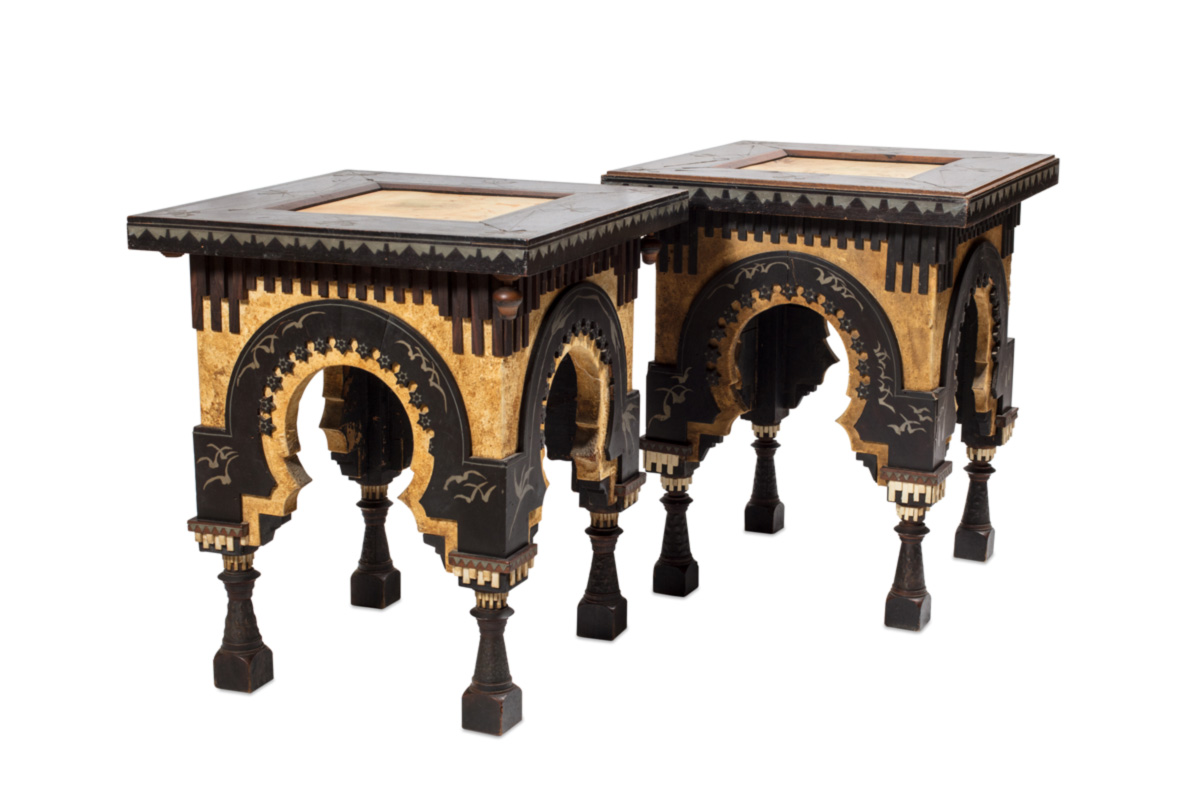Lotto 147: CARLO BUGATTI (1856 - 1940) - Coppia di tavolini in noce ebanizzato
