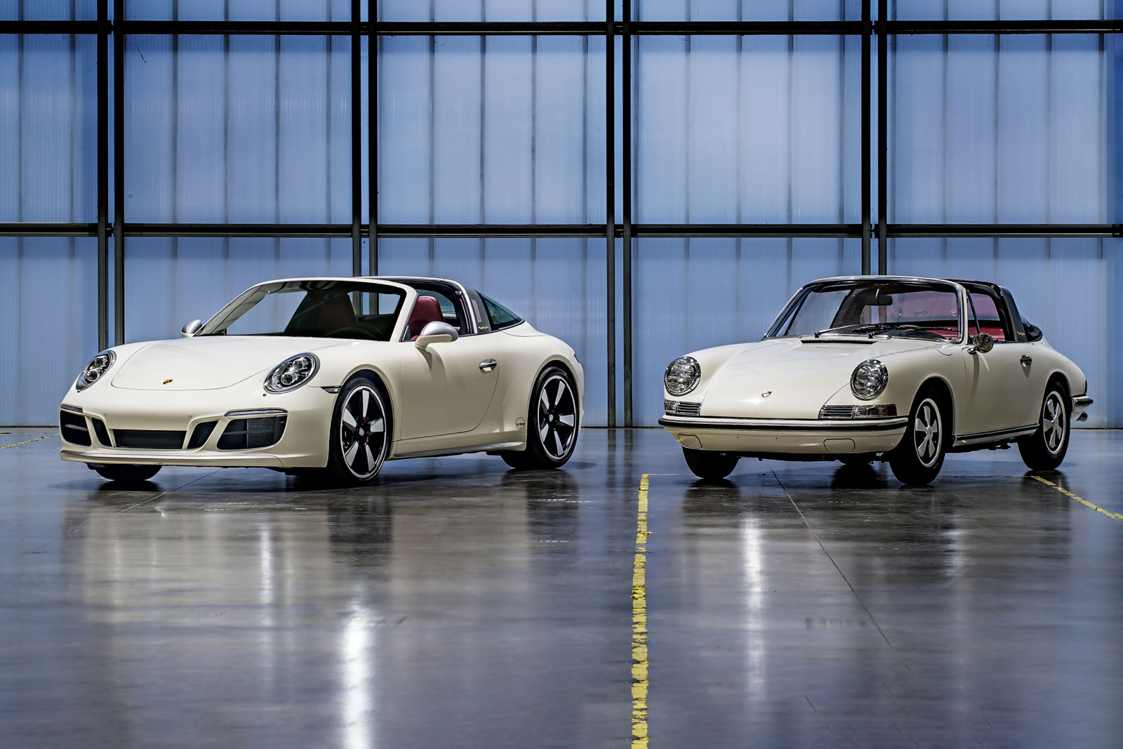 Porsche 911 S Targa SWB Soft Window del 1968 Chassis no. 11850424 e una Porsche 911 (991.2) Targa 4S del 2018 – gemella al telaio no. 11850424