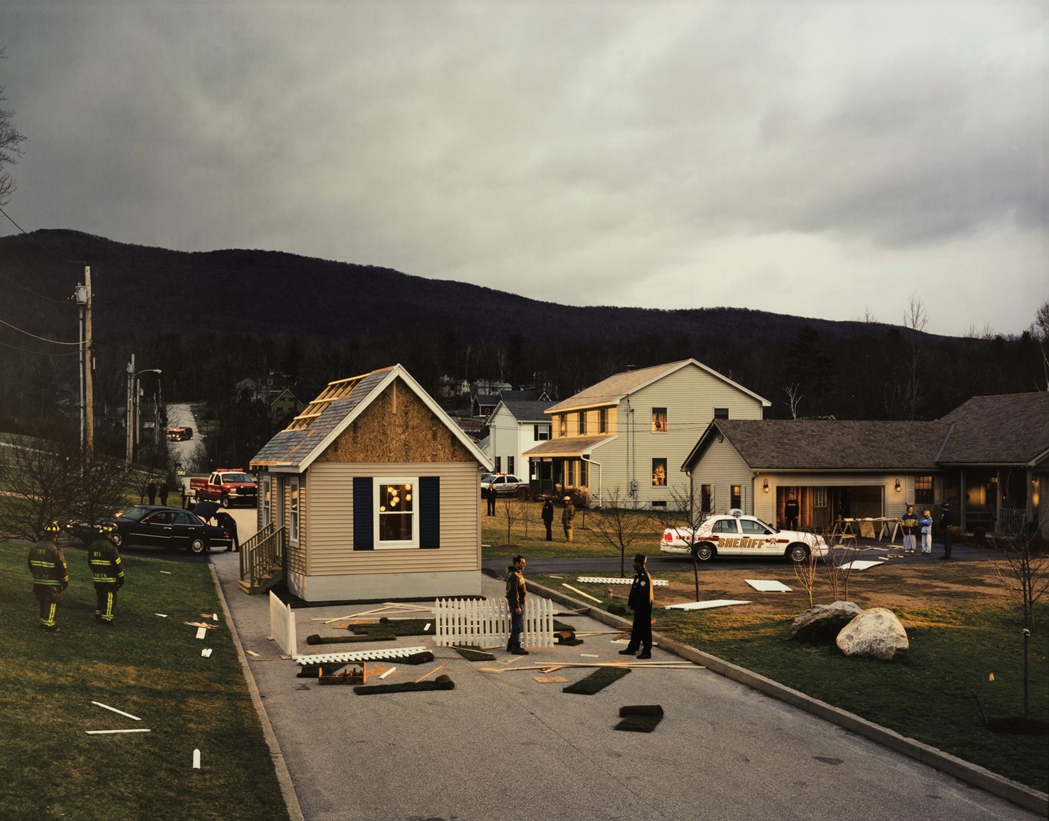 Gregory Crewdson [1272] UNTITLED (HOUSE IN THE ROAD), 2002