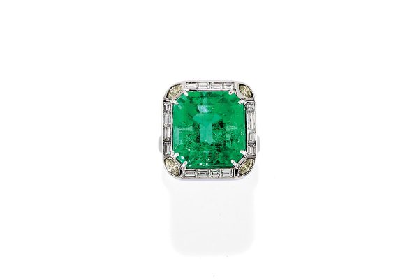 Anello in smeraldo Colombiano e diamanti - Venduto € 23.819,00