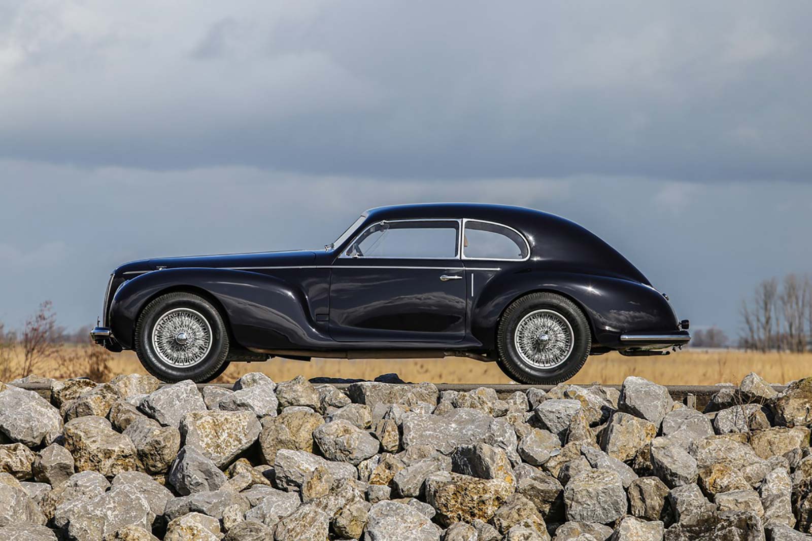 Il profilo della carrozzeria Berlinetta (4 posti), dalla cosiddetta Carrozzeria "Turinga", con il famoso e innovativo sistema Superleggera